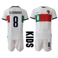 Camiseta Portugal Bruno Fernandes #8 Visitante Equipación para niños Mundial 2022 manga corta (+ pantalones cortos)